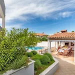 Nature & Sea Holiday Home With Pool
